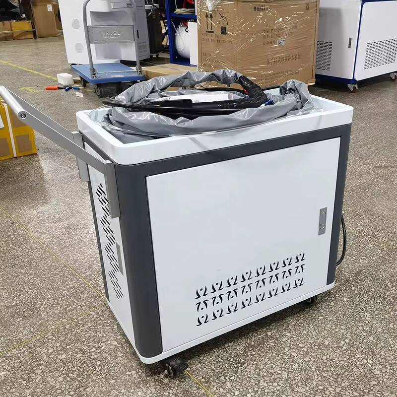Laser światłowodowy impulsowy  – Industrial Laser Cleaner recenzja i cena